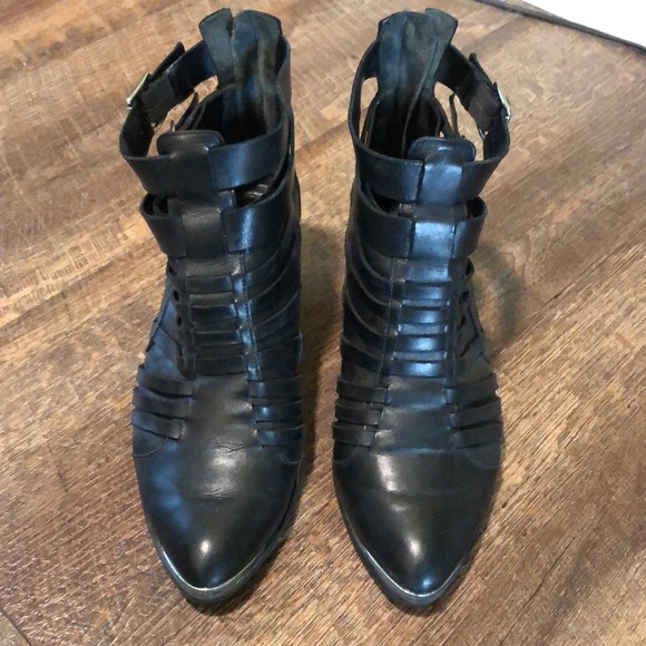 39/8 Schutz Black Leather Goth Witchy Buckle Strappy Boots Booties Magic Coven - Picture 5 of 14